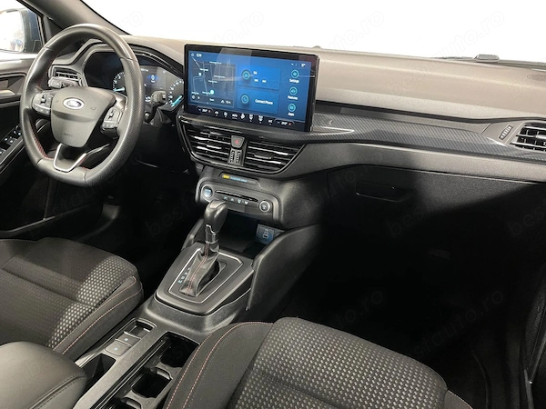 FORD Focus 2023 — imagine 8