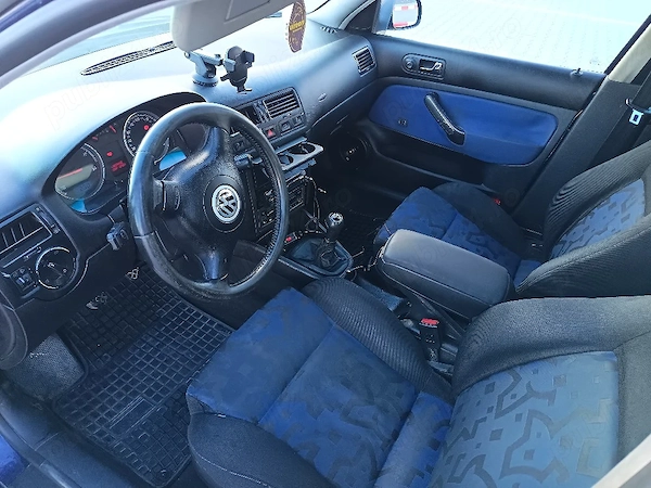 VOLKSWAGEN Bora