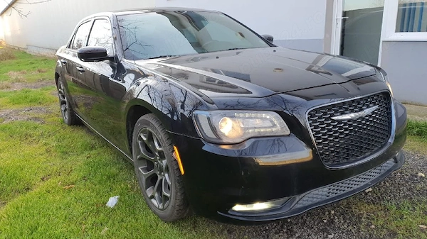 CHRYSLER 300 2018 — imagine 2