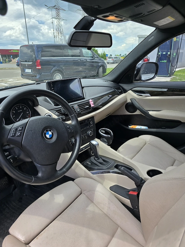 BMW iX1 2010 — imagine 10