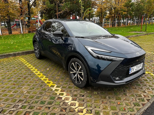 TOYOTA C-HR 2025 — imagine 3