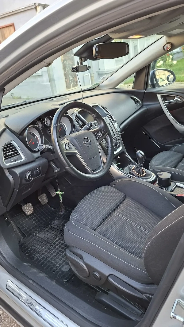 OPEL Astra 2011 — imagine 5