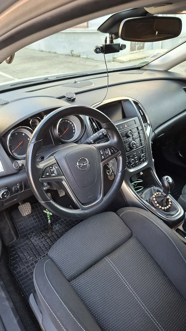 OPEL Astra 2011 — imagine 8