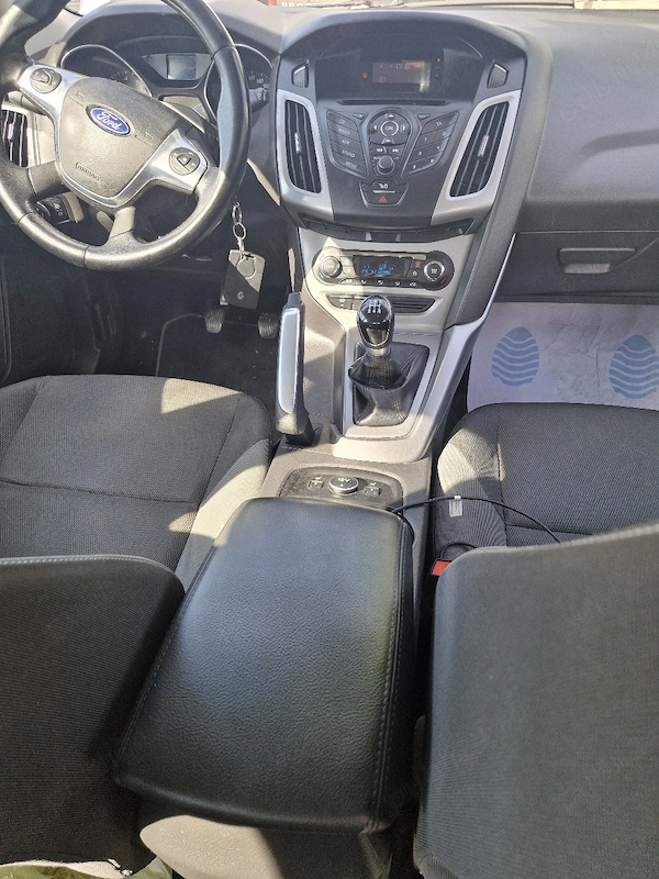 FORD Focus 2011 — imagine 5
