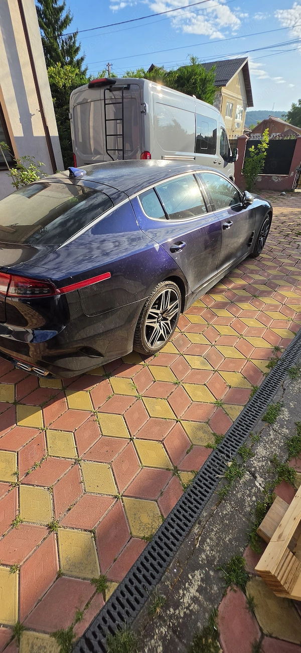 KIA Stinger 2022 — imagine 3