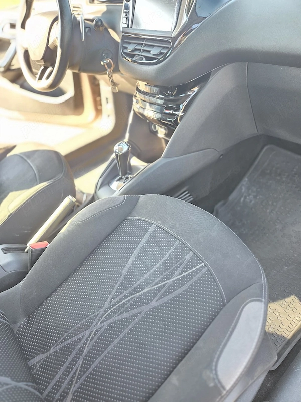 PEUGEOT 208 2013 — imagine 3