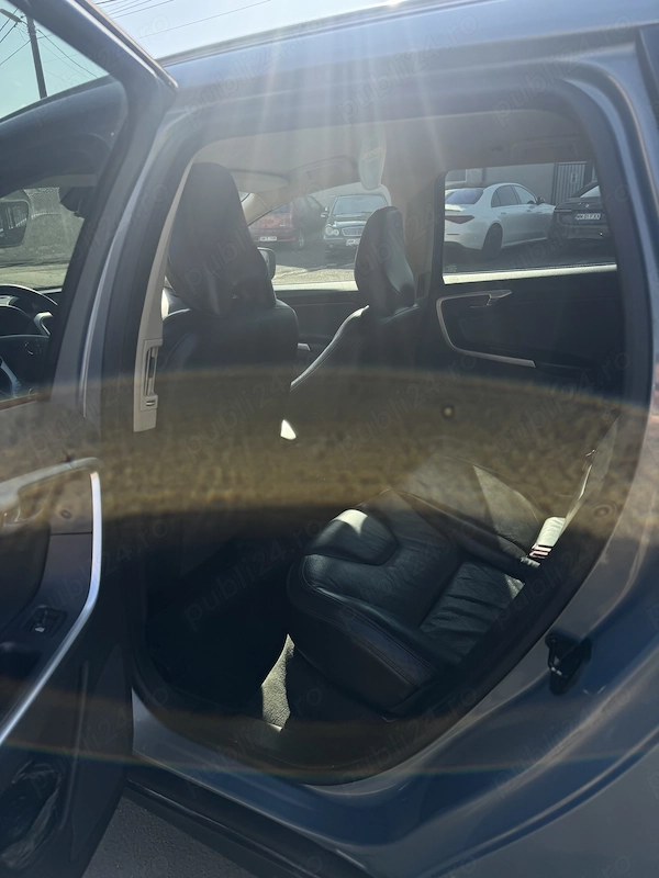 VOLVO XC60 2010 — imagine 5