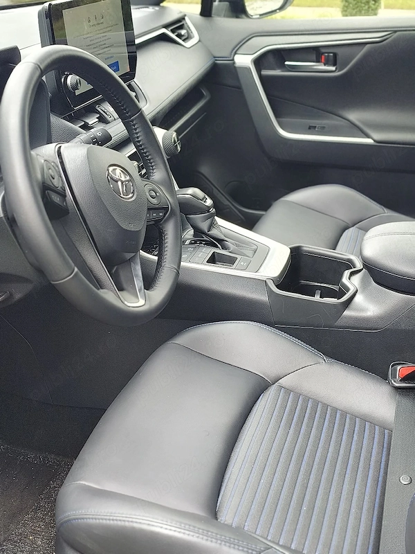 TOYOTA RAV4 2025 — imagine 4