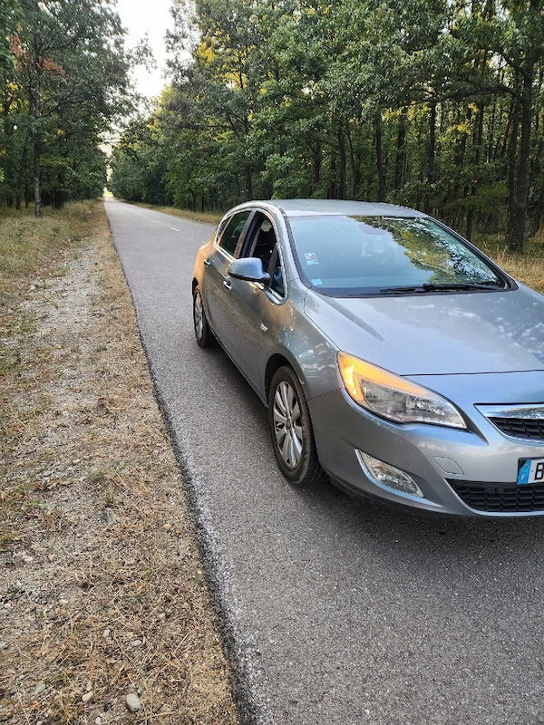 OPEL Astra 2011 — imagine 5
