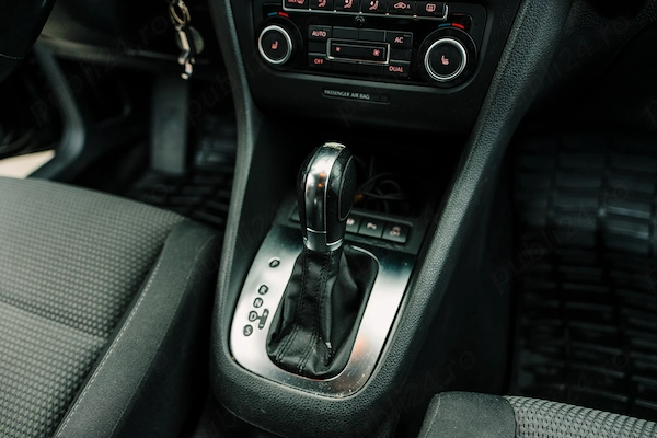 VOLKSWAGEN Golf 2011 — imagine 9