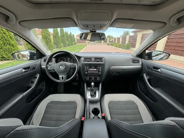 VOLKSWAGEN Jetta 2012 — imagine 3