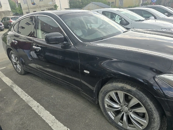Infiniti M30