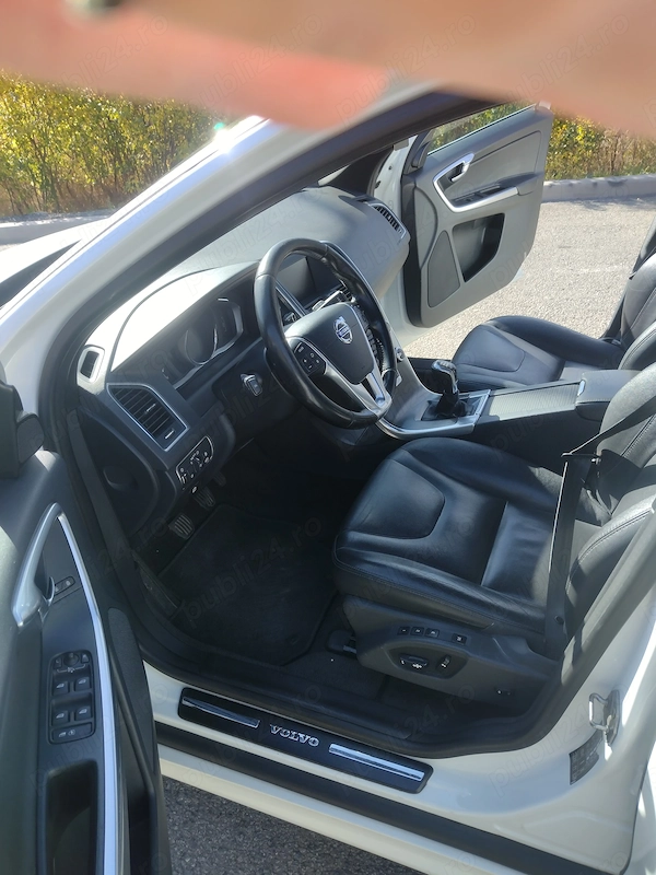 VOLVO XC60 2015 — imagine 9