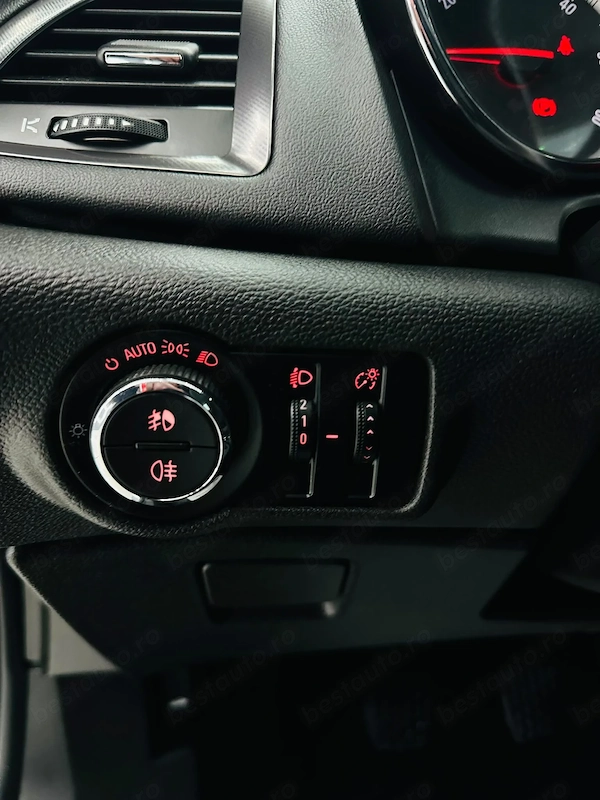 OPEL Astra 2011 — imagine 12