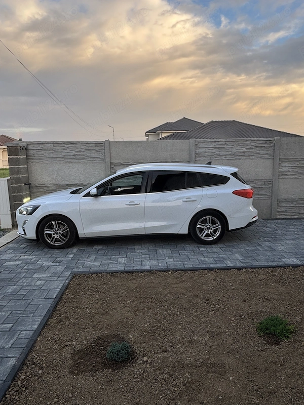 FORD Focus 2020 — imagine 3