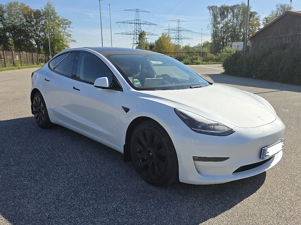 TESLA Model 3 2021 — imagine 3
