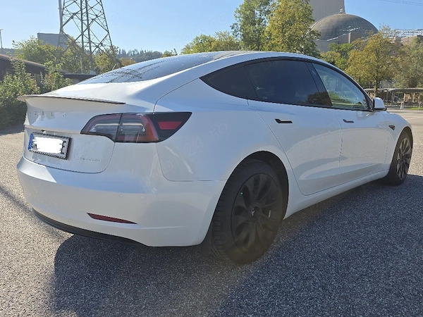 TESLA Model 3 2021 — imagine 4