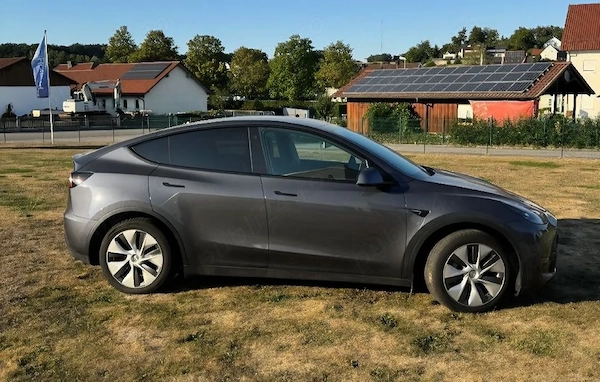 TESLA Model Y 2022 — imagine 5