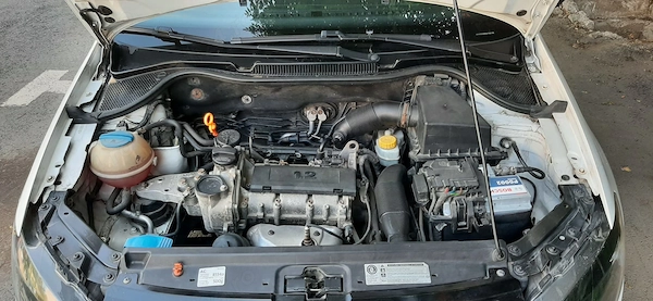 VOLKSWAGEN Polo 2012 — imagine 3