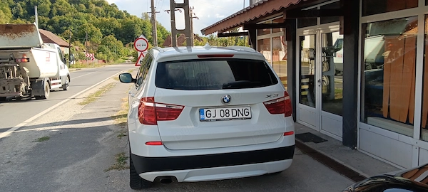 BMW  2011 — imagine 5
