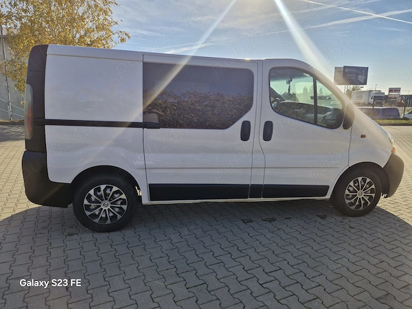 RENAULT Trafic 2004 — imagine 2