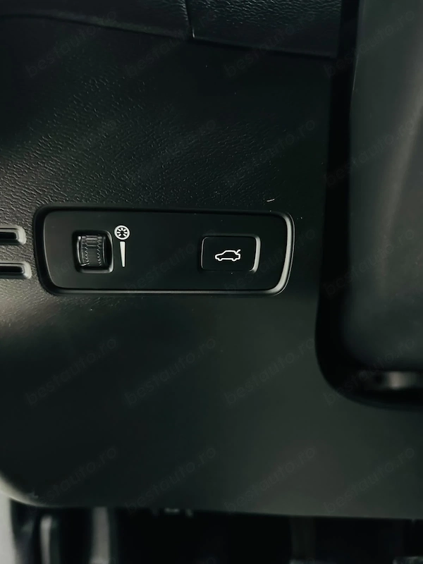 VOLVO XC40 2019 — imagine 12