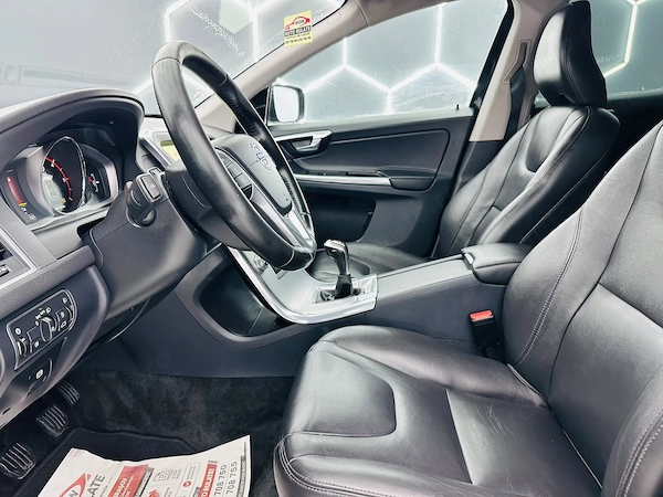 VOLVO XC60 2017 — imagine 11
