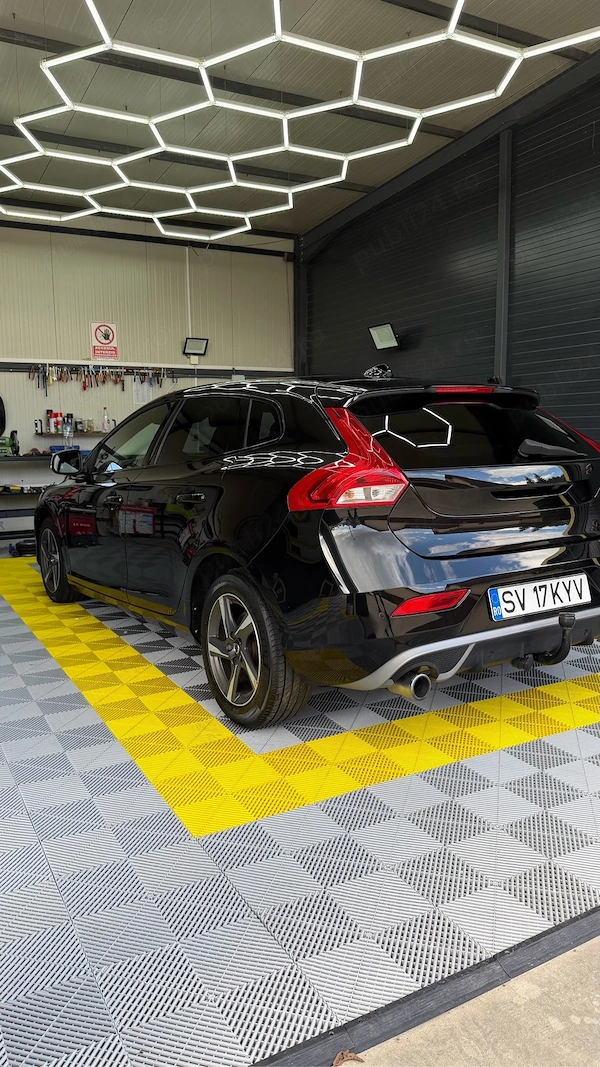 VOLVO V40 2018 — imagine 5