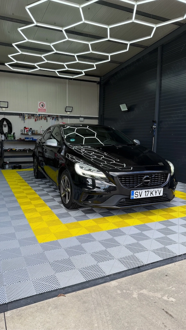 VOLVO V40 2018 — imagine 3