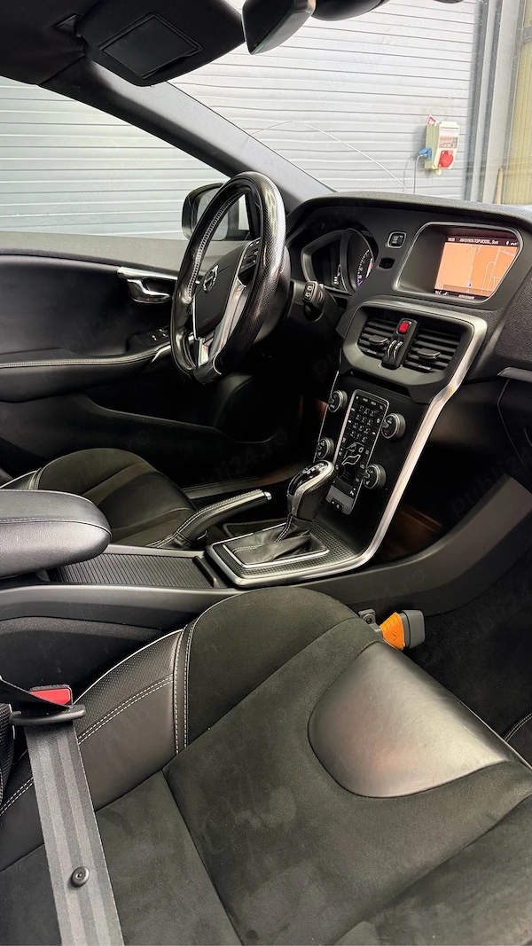 VOLVO V40 2018 — imagine 2