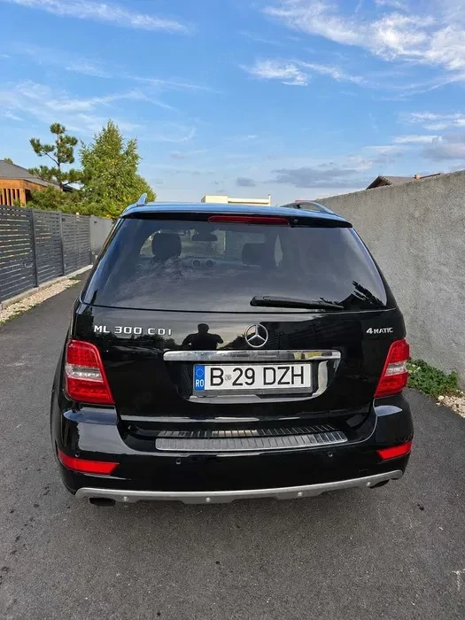MERCEDES-BENZ 300 2011 — imagine 6