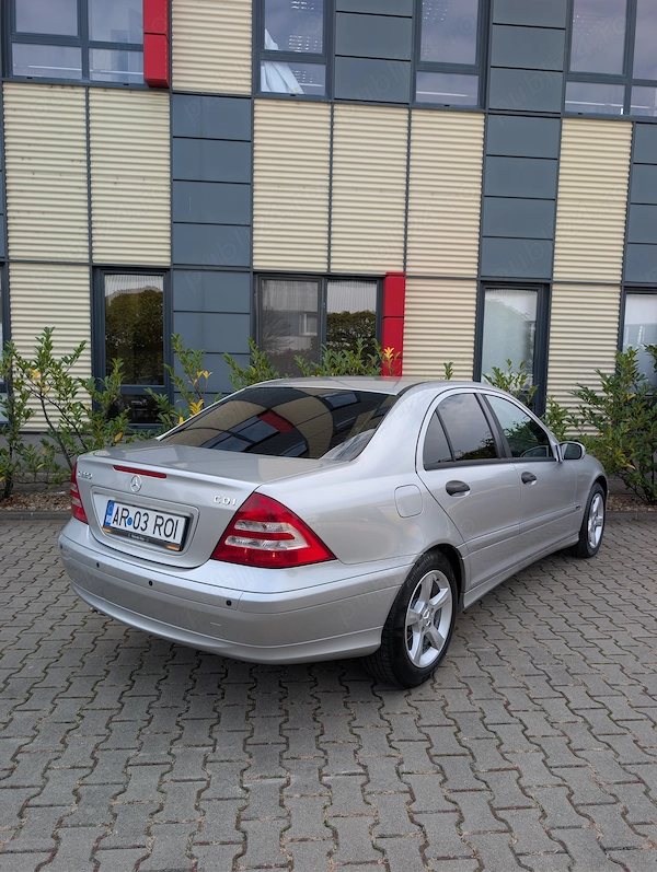 MERCEDES-BENZ C-Class 2005 — imagine 4