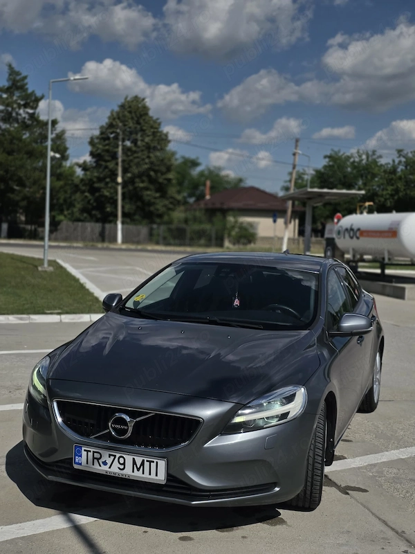 VOLVO V40 2017 — imagine 1