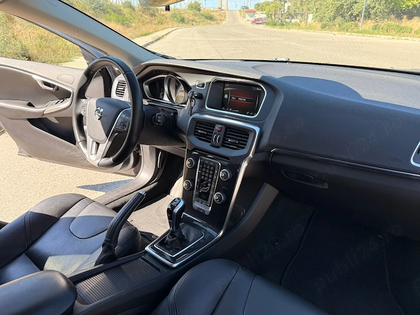 VOLVO V40 2017 — imagine 4