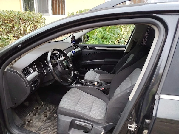 SKODA Superb 2012 — imagine 7