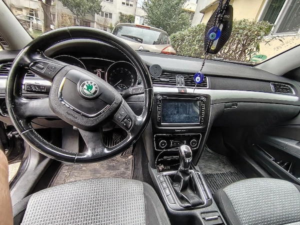SKODA Superb 2012 — imagine 8