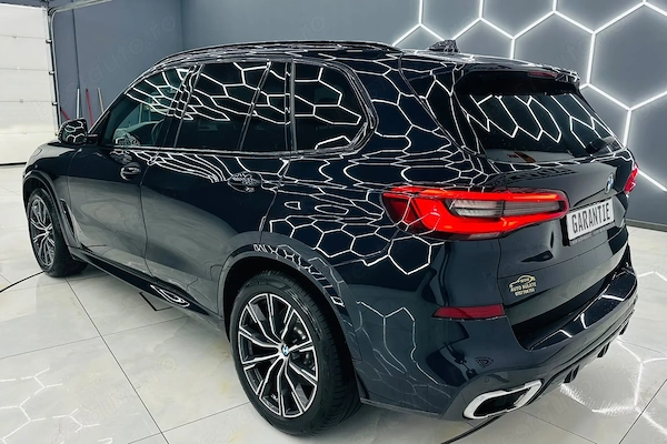 BMW  2019 — imagine 3