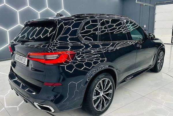 BMW  2019 — imagine 4