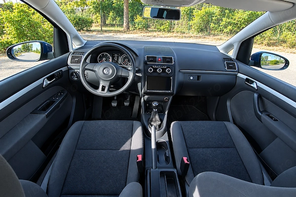 VOLKSWAGEN Touran 2011 — imagine 5