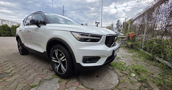 VOLVO XC40 2019 — imagine 3
