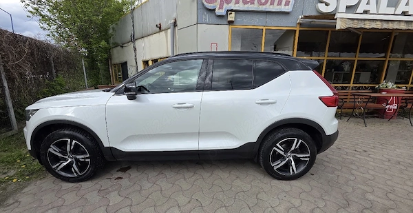 VOLVO XC40 2019 — imagine 1