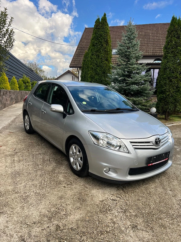 TOYOTA Auris 2013 — imagine 1