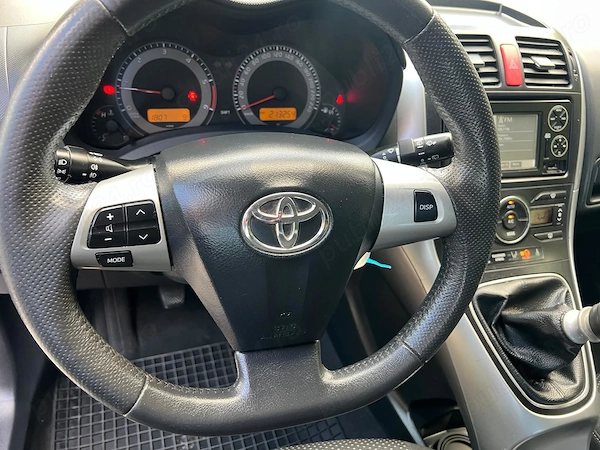 TOYOTA Auris 2013 — imagine 8
