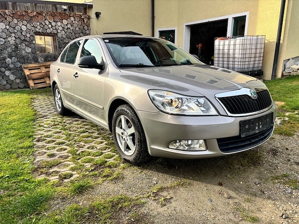SKODA Octavia 2012 — imagine 1