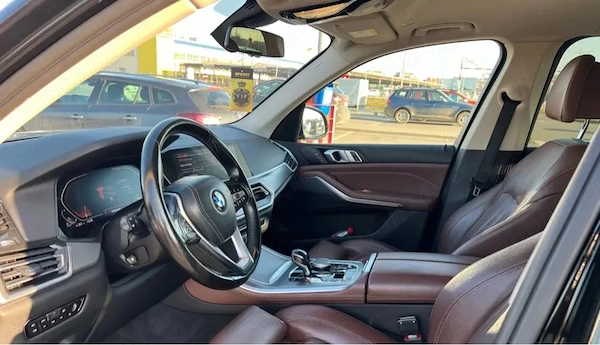 BMW  2019 — imagine 4