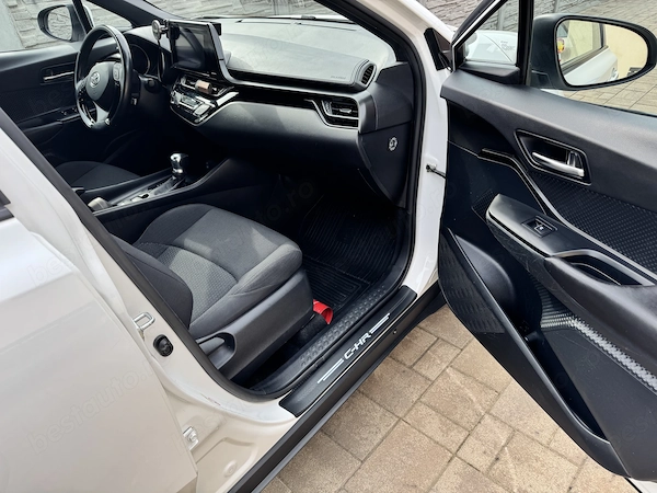 TOYOTA C-HR 2017 — imagine 2