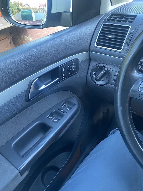 VOLKSWAGEN Touran 2013 — imagine 9