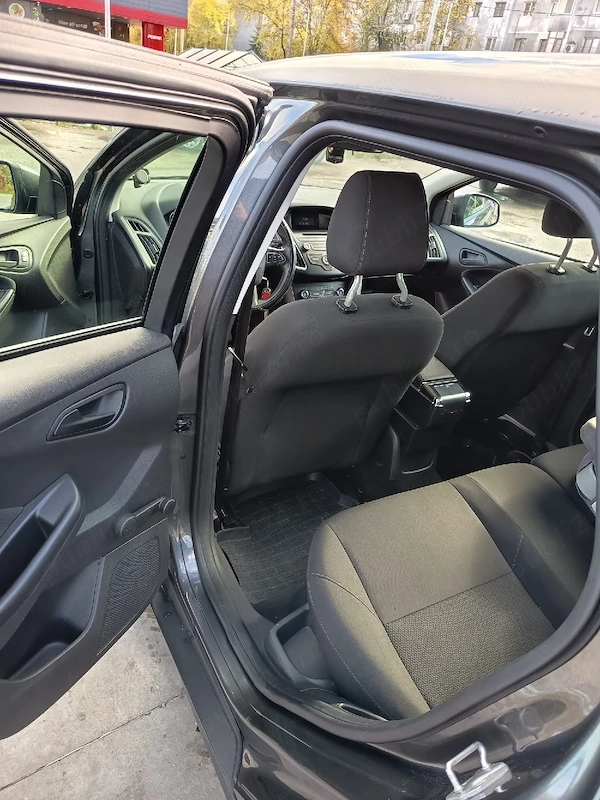 FORD Focus 2015 — imagine 5