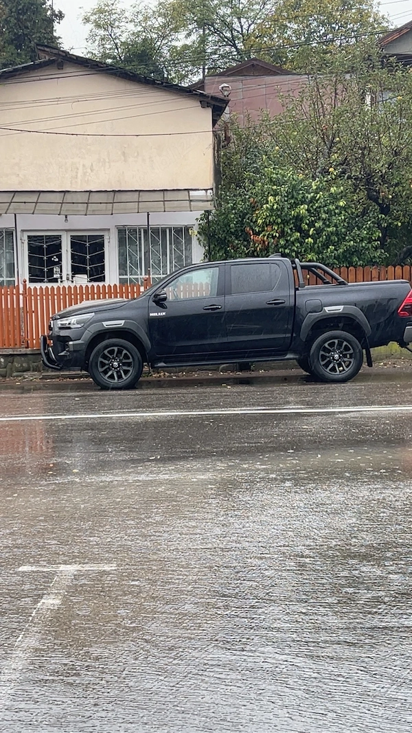 TOYOTA Hilux 2023 — imagine 4