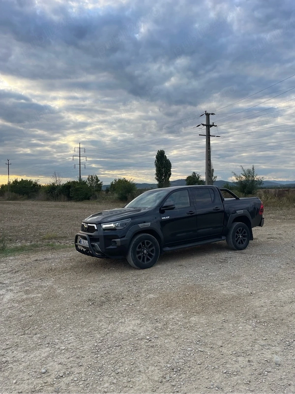 TOYOTA Hilux 2023 — imagine 2